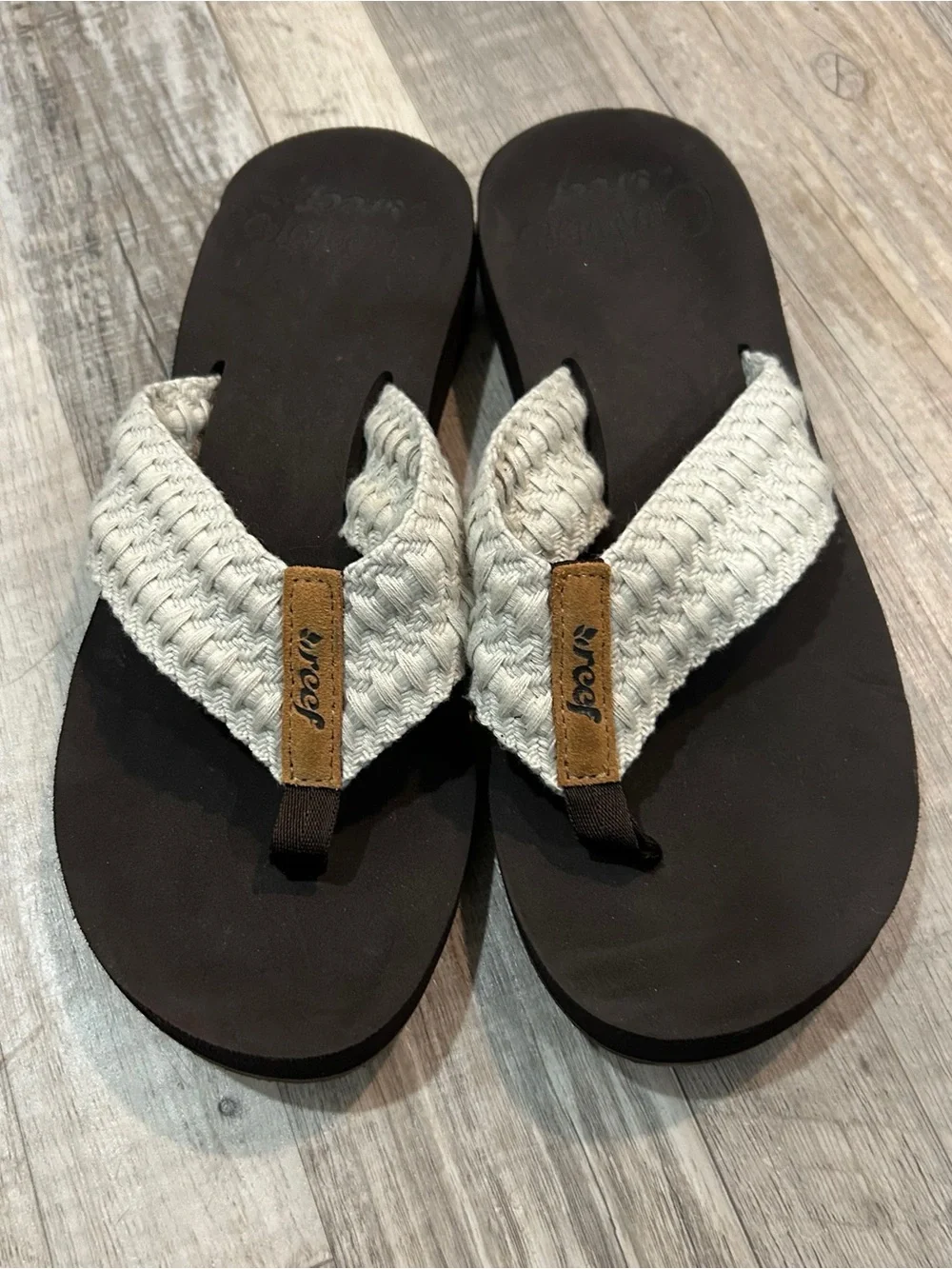 REEF Women’s Cushion Threads Flip-Flops Size 6 Brown White Beach Comfort Braided - Picture 2 of 5